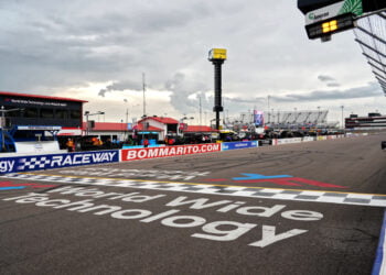 Opening IndyCar running from Gateway on hold due to weather