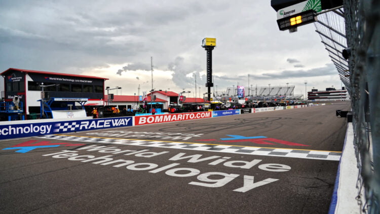 Opening IndyCar running from Gateway on hold due to weather