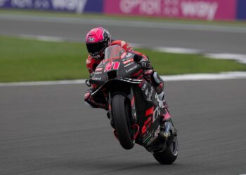 Espargaro rips away Silverstone success from Bagnaia with last lap pass