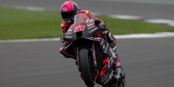 Espargaro rips away Silverstone success from Bagnaia with last lap pass
