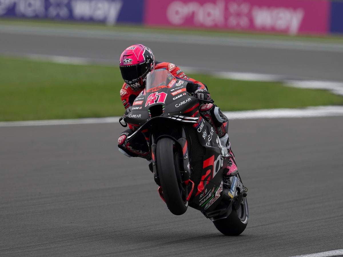 Espargaro rips away Silverstone success from Bagnaia with last lap pass