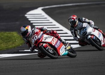 Alonso fends off Sasaki for maiden Moto3 win after starting 28th