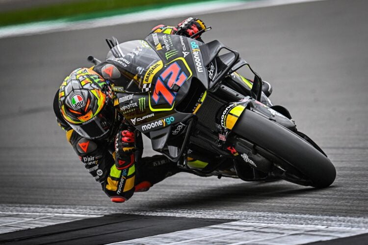 Bezzecchi wades to Silverstone pole despite crash, Quartararo last