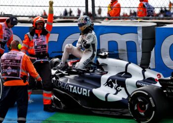 Ricciardo ruled out of Dutch GP with broken hand, Lawson to replace