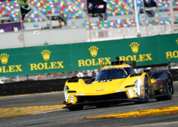 Dixon leads at Daytona after two hours, back under yellow