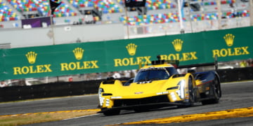 Dixon leads at Daytona after two hours, back under yellow