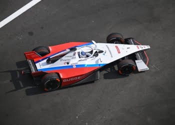 Dominant Dennis destroys field for huge Diriyah win