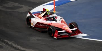 Diriyah E-Prix: Rowland tops extended first practice session
