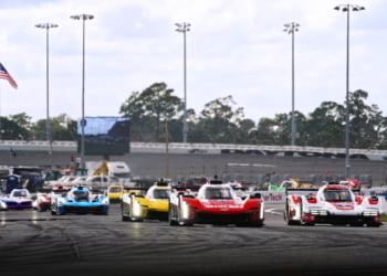 Bourdais leads after dramatic caution-ridden first hour at Daytona