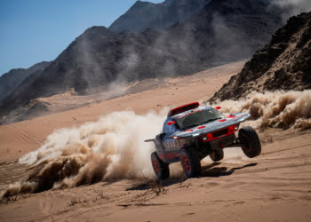 Ekstrom excels on Dakar prologue