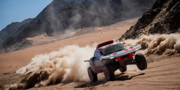 Ekstrom excels on Dakar prologue
