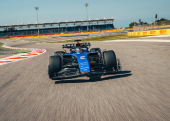 Williams’ FW46 breaks cover in Bahrain shakedown