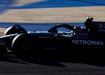 Hamilton fronts Mercedes 1-2 in second Bahrain practice