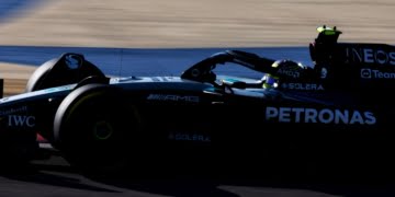 Hamilton fronts Mercedes 1-2 in second Bahrain practice
