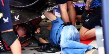 Final day of F1 pre-season testing delayed by loose drain cover