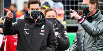 Mercedes hierarchy prevented longer Hamilton F1 deal – report