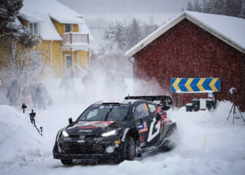 Katsuta stuck in snowbank – SS 10