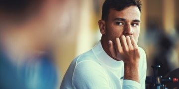 S. van der Linde outlines ‘realistic goals’ for BMW’s debut WEC Hypercar campaign