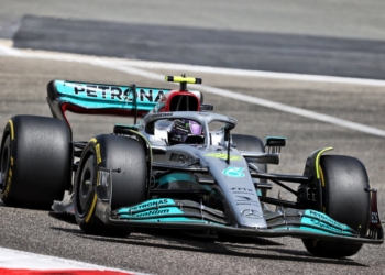 Hamilton: Mercedes F1 had to remove ’90 points of downforce’ to control bouncing