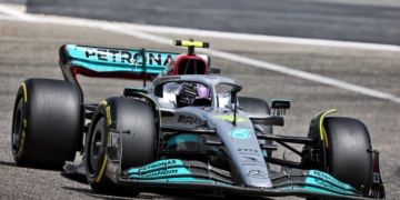 Hamilton: Mercedes F1 had to remove ’90 points of downforce’ to control bouncing