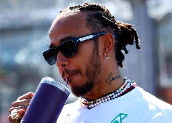Wolff denies Hamilton ‘looking over the fence’ at Ferrari F1 success