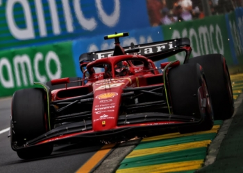 Sainz in two minds after missing out on Australia F1 pole