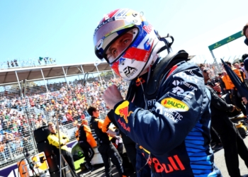 Verstappen reveals right rear brake ‘stuck’ in F1 Australian GP