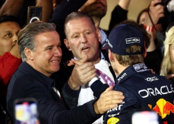 Hamilton: Verstappen ‘walking thin line’ with father’s F1 presence