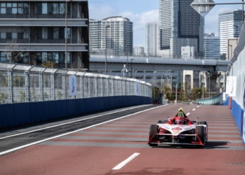 Tokyo E-Prix: Rowland storms to Pole Position