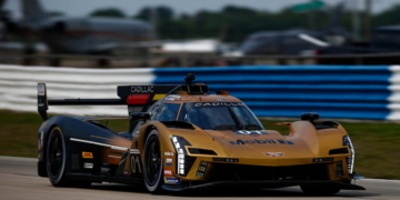 Dixon at the front after 2 hours at Sebring