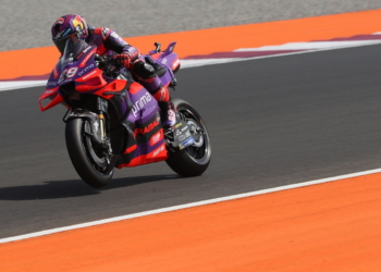 Martin eases to Qatar Sprint win ahead of Binder