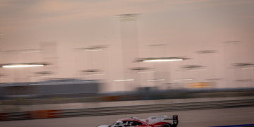 Porsche’s Estre leads with an hour to go in Qatar 1812km