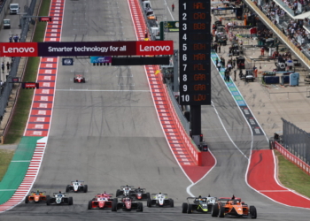 F1 Academy drivers at the start of the sprint race at the Austin Grand Prix