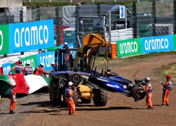 Albon tried to avoid race-ending Suzuka F1 crash with Ricciardo