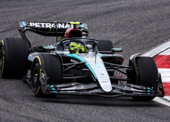Hamilton blames set-up experiment for F1 Chinese GP Q1 exit