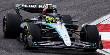 Hamilton blames set-up experiment for F1 Chinese GP Q1 exit