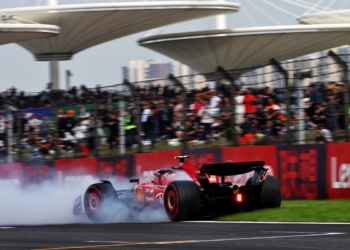 Sainz details how he avoided terminal damage in China F1 spin