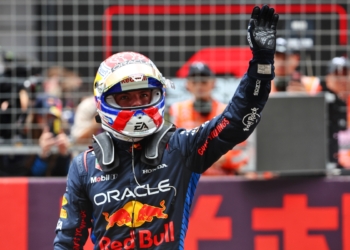 Verstappen beats Hamilton to F1 Chinese GP Sprint win