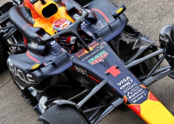 Horner reveals Verstappen front wing tweak during F1 Japanese GP stoppage