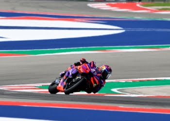Martin smashes COTA lap record in MotoGP second practice