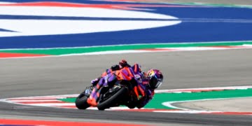 Martin smashes COTA lap record in MotoGP second practice