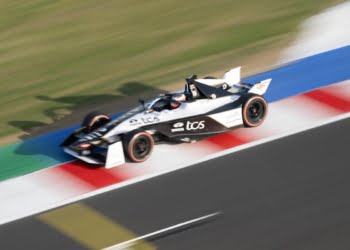 Shanghai E-Prix: Evans on top as software issues halts session