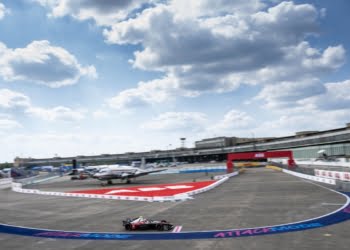 Berlin E-Prix: da Costa top in FP1