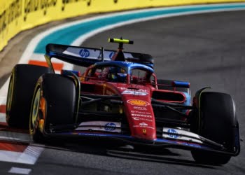 Sainz: Ferrari ‘one lap’ from seizing potential F1 Miami GP win
