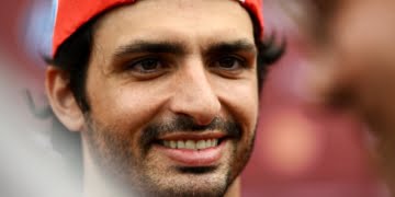 Vowles ramps up Sainz pursuit with public Williams F1 proposal