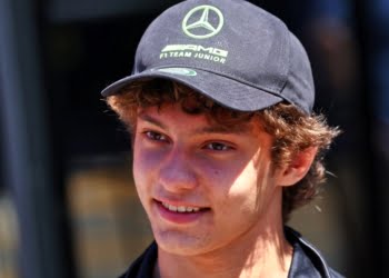 Russell adopts Antonelli stance as Mercedes F1 drive looms