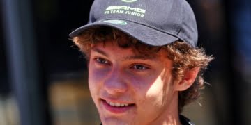 Russell adopts Antonelli stance as Mercedes F1 drive looms