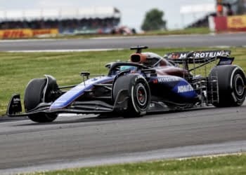 Albon: Williams ‘falling behind’ F1 rivals in development race
