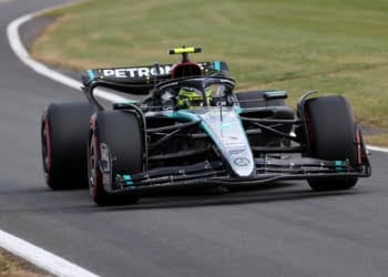 Hamilton hopes ‘cautious’ set-up boosts Silverstone F1 win hopes