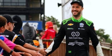 Juncos Hollinger parts ways with Canapino mid-season